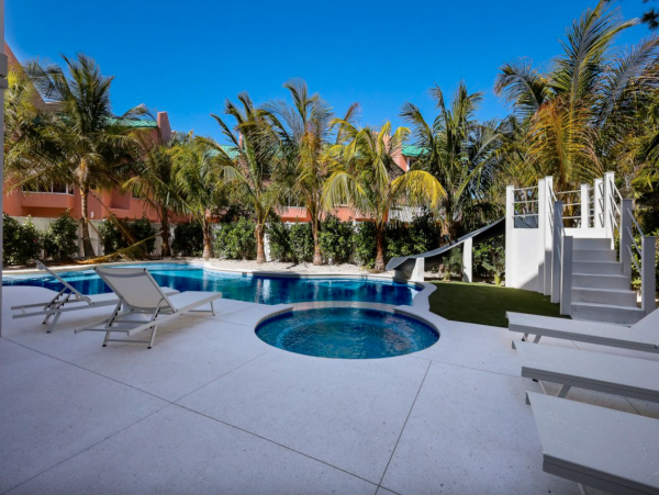 Lido Key Ten Bedroom Steps to  Beach Luxury Rental Walk to St. Armands Circle WOW!